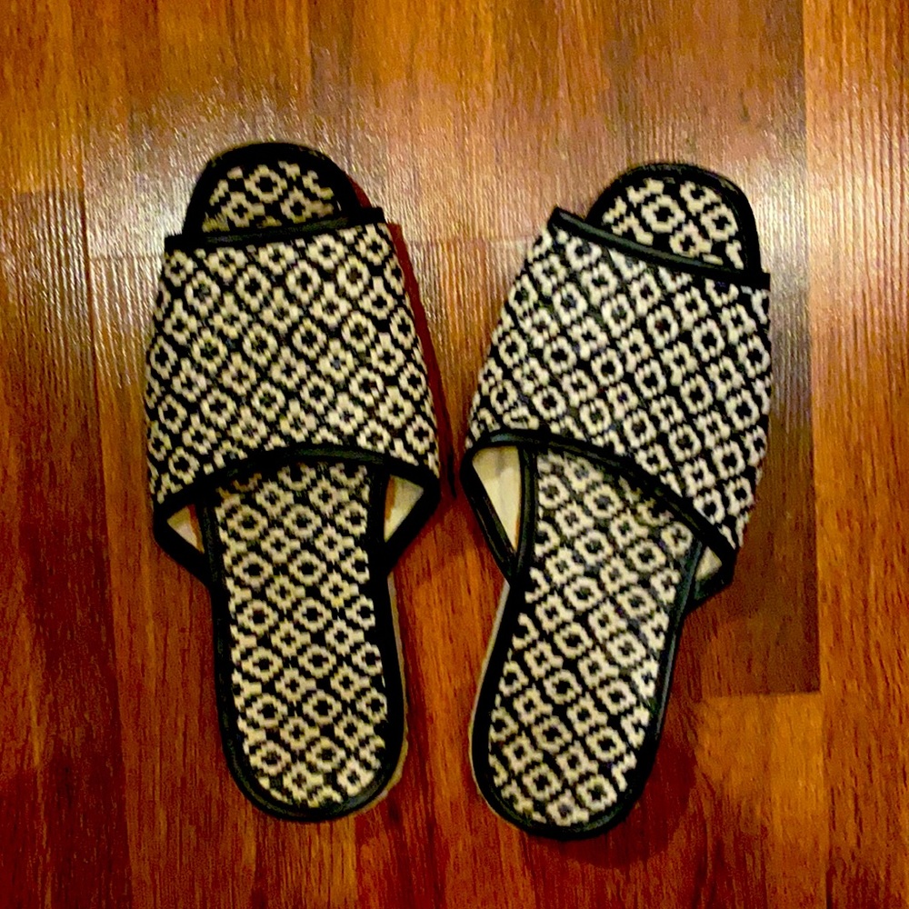 Discount shipping ✨ Urban Outfitters sandals! ✨